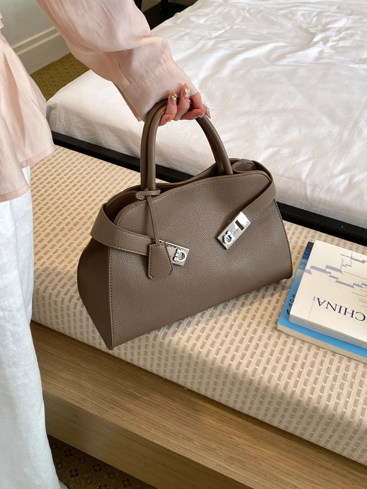 Luxury Brand Diaper Bag, Famous Designer Popular Classic Elegant, Leather Ladies Shoulder Messenger Purse